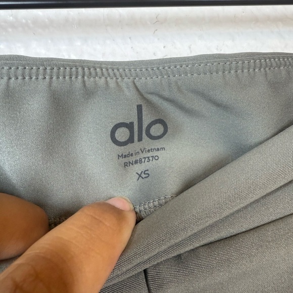 Alo Airlift High Waist Conceal Zip Capri Legging Size XS - Picture 6 of 6